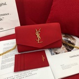ysl Суперпрактичная маленькая сумка. Кожа с шариковым узором. Ремешок можно снят