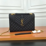 Сумка Saint Laurent с логотипом на передней клапане, металлическим замком с лого