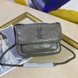 Сумка Saint Laurent Niki с клапаном, очень вместительная, из кожи с эффектом взр