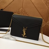 Новая коллекция Saint Laurent уже в продаже! Еще один модный аксессуар с элемент