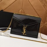 Новая коллекция Saint Laurent уже в продаже! Еще один модный аксессуар с элемент
