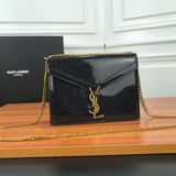 Новая коллекция Saint Laurent уже в продаже! Еще один модный аксессуар с элемент