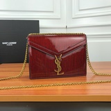 Новая коллекция Saint Laurent уже в продаже! Еще один модный аксессуар с элемент