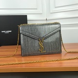 Новая коллекция Saint Laurent уже в продаже! Еще один модный аксессуар с элемент