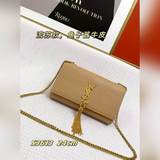 Сумка Saint Laurent с клапаном и брелоком, изготовлена из кожи, с цепочкой-ремеш