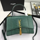 Saint Laurent представил новую модель сумки Hourglass в форме песочных часов, ко