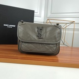 Оригинальные сумки Saint Laurent в наличии! Сумка с логотипом на передней сторон