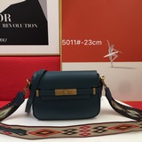 Новейшая модель YSL № 5011 изготовлена из импортной кожи с отпечатками ладоней, 
