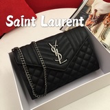 Очень практичная сумка от YSL. Ремешок можно снять, и она станет сумочкой. Имеет