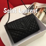 Очень практичная сумка от YSL. Ремешок можно снять, и она станет сумочкой. Имеет