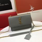 Сумка Saint Laurent с ровной текстурой, такая же, как у принцессы Вэнь Чжэн и Чж