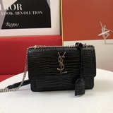 Сумка Saint Laurent с крокодиловым узором, такая же, как у принцессы Вэнь и Ченг