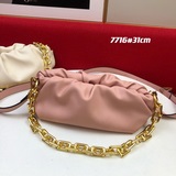 Bottega Veneta The Chain Ouch в последнее время очень популярна.