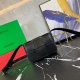 Bottega Veneta Мини-сумка с плетеным узором. Миниатюрная и очаровательная сумка 