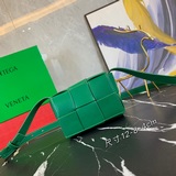 Bottega Veneta Мини-сумка с плетеным узором. Миниатюрная и очаровательная сумка 