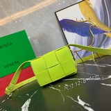 Bottega Veneta Мини-сумка с плетеным узором. Миниатюрная и очаровательная сумка 