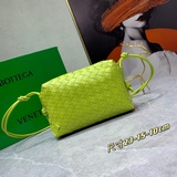 Новый дизайн от известного дизайнера Dabiel Lee из Bottega Veneta. Модный плетен