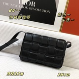 Новый дизайн от известного дизайнера Dabiel Lee из Bottega Veneta. Модный плетен