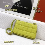 Новый дизайн от известного дизайнера Dabiel Lee из Bottega Veneta. Модный плетен