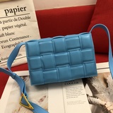 Новый дизайн от известного дизайнера Dabiel Lee из Bottega Veneta. Модный плетен