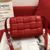 Новый дизайн от известного дизайнера Dabiel Lee из Bottega Veneta. Модный плетен
