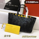 Новейшая сумка-тоут от Bottega Veneta сохранила традиционный для BV плетеный узо
