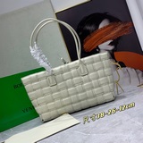 Bottega Veneta, сумка-тоут с квадратными вставками, размер 19, модель Maxi Lntre