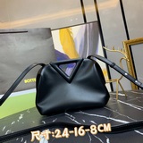 【Оригинальная кожа высокого качества】 Новая модель треугольной сумки BV «The Tri