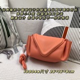 Классическое плетение и интересный дизайн этой сумки-пледа для пляжного стула со