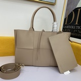 Популярная во всем мире модель Bottega Veneta Marie была представлена в блоге, и