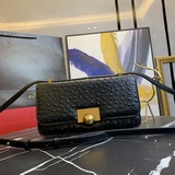 Новая модель от дизайнера Dabiel Lee, создателя популярной линии Bottega Veneta.
