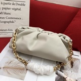 Большой без бретелей Bottega Veneta The Chain Ouch. Недавно действительно.