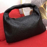 Популярная во всем мире модель Bottega Veneta Marie была представлена в блоге и 