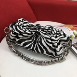 Bottega Veneta The Chain в последнее время очень популярна.