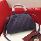 Блогер опубликовал фотографию сумки Bottega Veneta Marie, которая привлекла вним