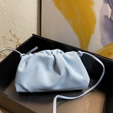Первая коллекция сумок Cloud, созданная бывшим дизайнером Celine Даниэлем Ли пос