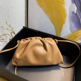 Первая коллекция сумок Cloud, созданная бывшим дизайнером Celine Даниэлем Ли пос