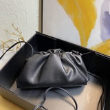 Первая коллекция сумок Cloud, созданная бывшим дизайнером Celine Даниэлем Ли пос
