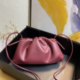 Первая коллекция сумок Cloud, созданная бывшим дизайнером Celine Даниэлем Ли пос