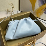 Первая коллекция сумок Cloud, созданная бывшим дизайнером Celine Дэниэлом Ли пос