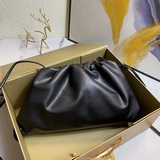 Первая коллекция сумок Cloud, созданная бывшим дизайнером Celine Даниэлем Ли пос