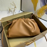 Первая коллекция сумок Cloud, созданная бывшим дизайнером Celine Даниэлем Ли пос
