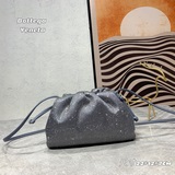 Bottega Veneta Маленькая сумка Cloud Самая популярная сумка Cloud 2023 года.
