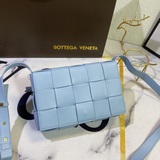 Новый дизайн от известного дизайнера Dabiel Lee из Bottega Veneta. Модный плетен