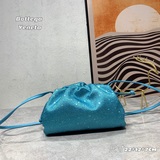 Bottega Veneta Маленькая сумка Cloud Bag. Самая популярная сумка Cloud Bag 2023 