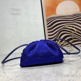 Bottega Veneta Маленькая сумка Cloud Самая популярная сумка Cloud 2023 года.