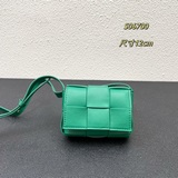 B-House Новая квадратная сумка Mini cassette Bag. Этот очаровательный аксессуар 