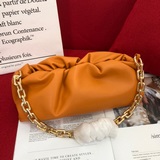 Большой без бретелек Bottega Veneta The Chain Ouch. Недавно действительно.