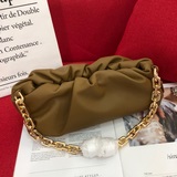 Большой без бретелей Bottega Veneta The Chain Ouch. Недавно действительно.