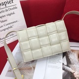 Новый дизайн от известного дизайнера Bottega Veneta, Дабиэля Ли. Модный плетеный